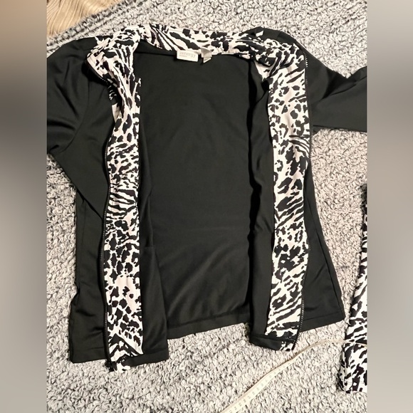 Zenergy by Chico's Black and White Top Set - Picture 12 of 12